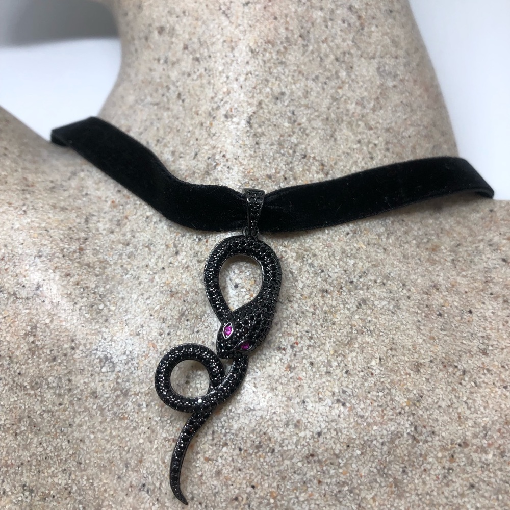 Vintage white bronze crystal pendant Choker